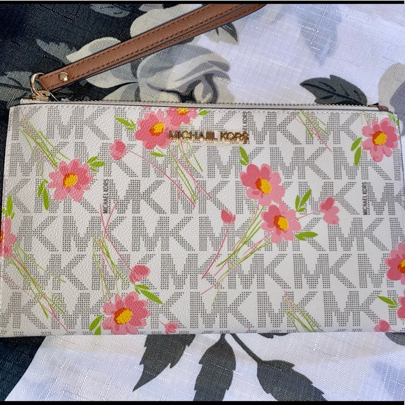 Michael Kors XL Wristlet